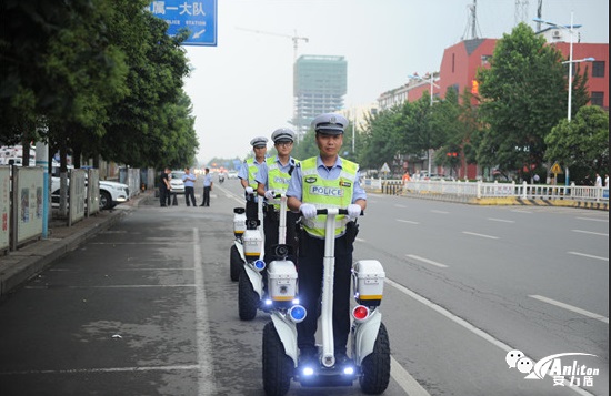 交警直属一大队配发胜游亚洲警用两轮平衡车